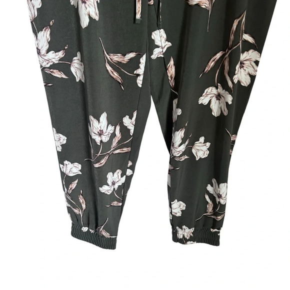 One by Chapter one Pull On Jogger Pants floral size M New - Picture 6 of 12